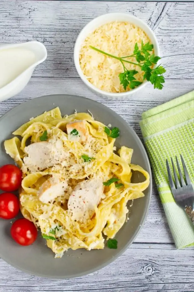 Classic Chicken Alfredo Pasta
