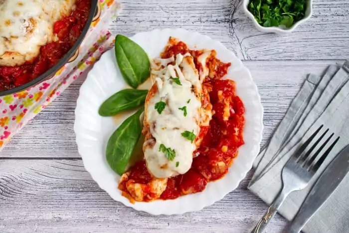 Easy Low-Carb Mozzarella Chicken