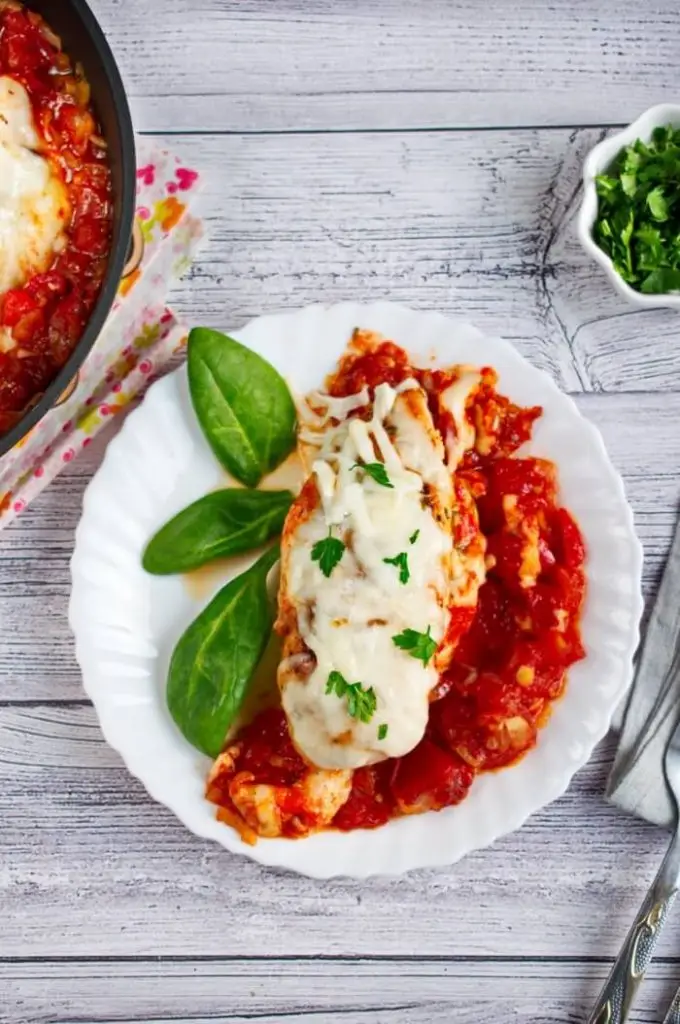 Easy Low-Carb Mozzarella Chicken