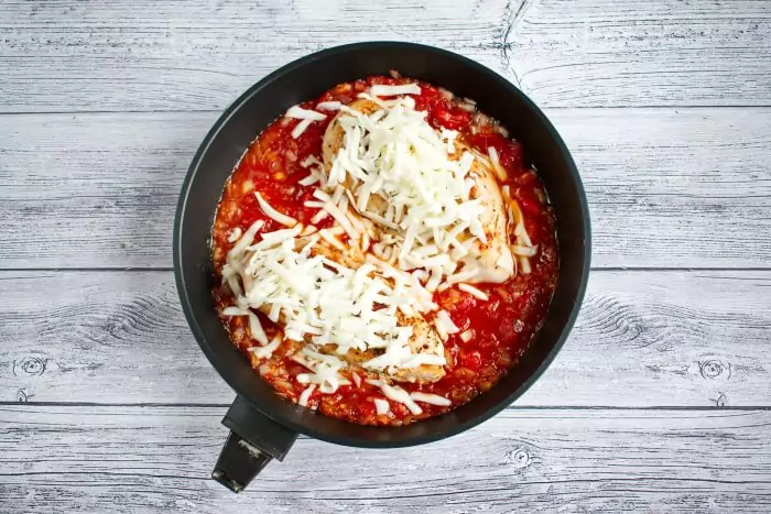 Step 5 - Easy Low-Carb Mozzarella Chicken