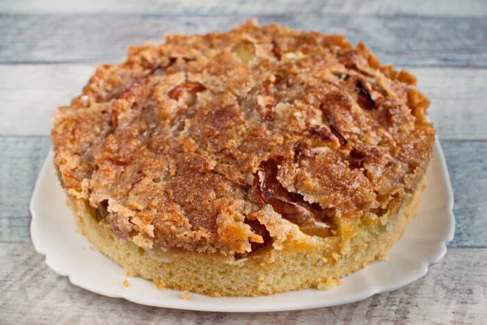kuchen german apple recipe cake authentic traditional bake recipes cook crumble turned until minutes golden brown