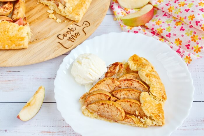 How to serve Easy Apple Galette