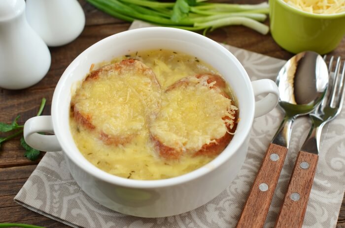 How to serve Traditional French Onion Soup