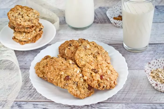 Oaty Raisin Cookies