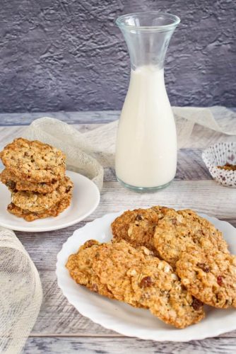 Oaty Raisin Cookies