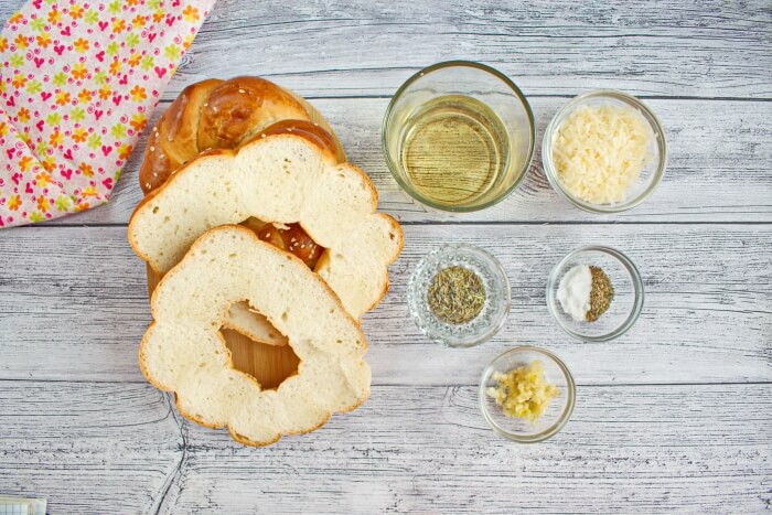 Ingridiens for Salted Garlic Bagel Chips