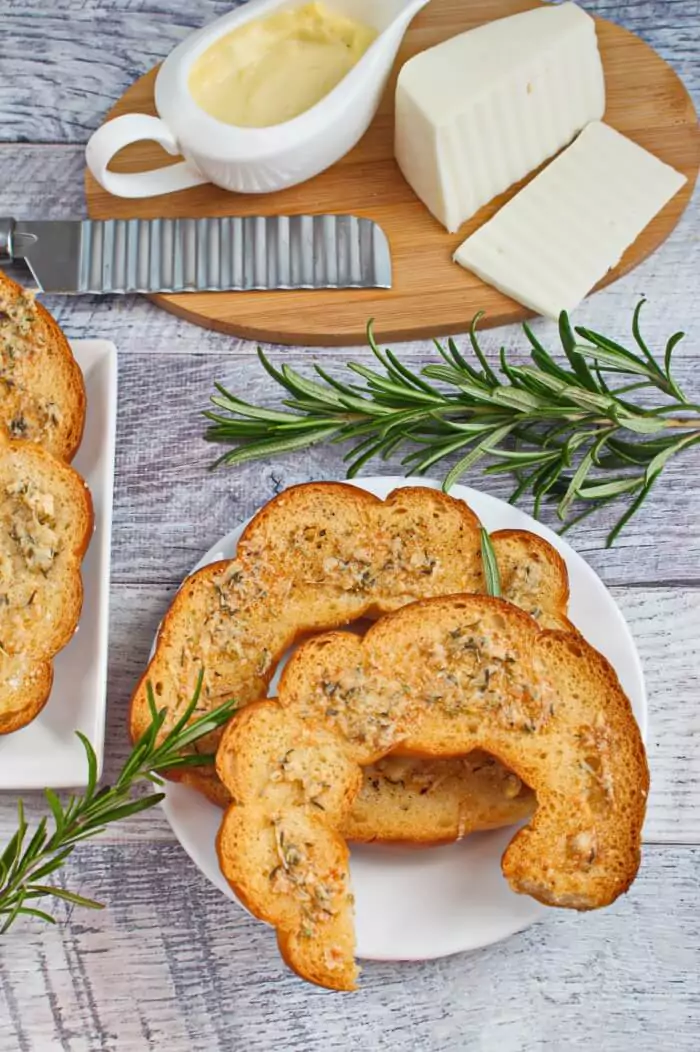 Salted Garlic Bagel Chips