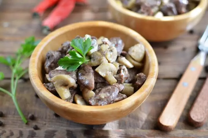 Sauteed Chicken Hearts with Mushrooms