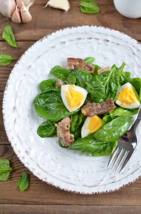 Keto Spinach Salad with Bacon and Eggs