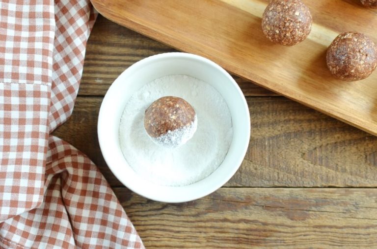 Step 4 - Cocoa and Nut Rum Balls
