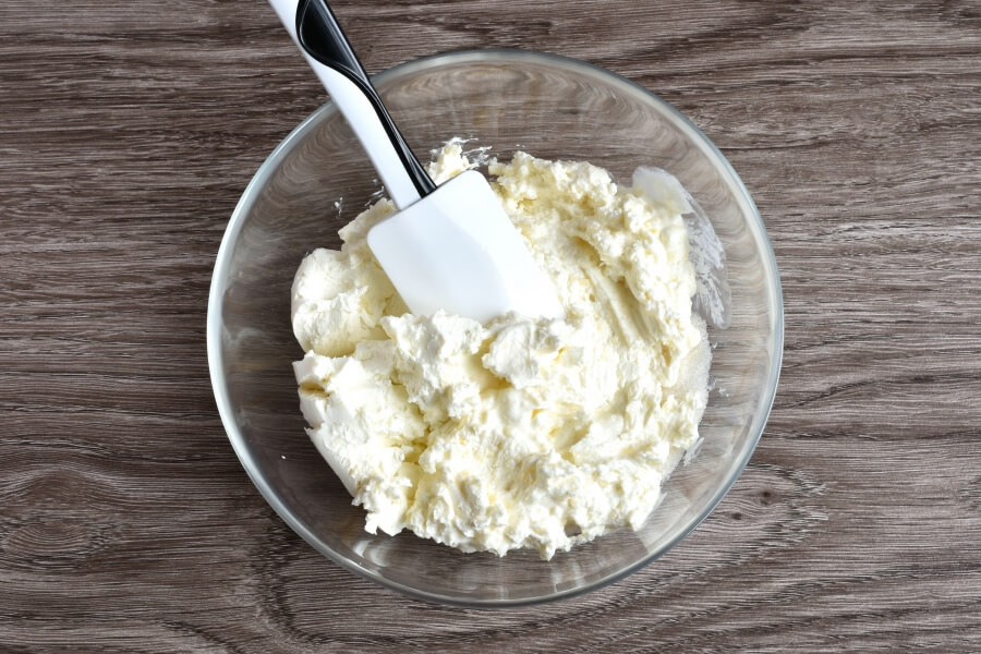 Creamy Pineapple Cheesecake recipe - step 2