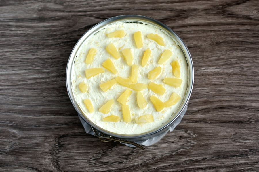Creamy Pineapple Cheesecake recipe - step 3