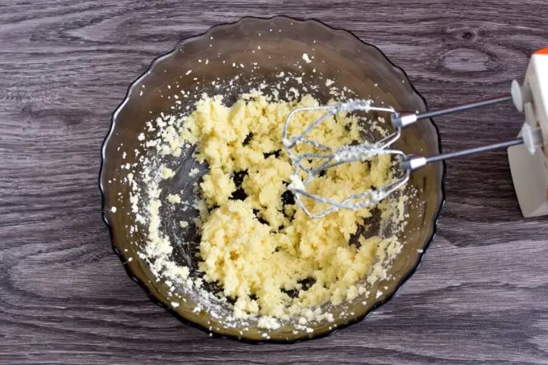 Step 3 - Easy Vanilla Sponge