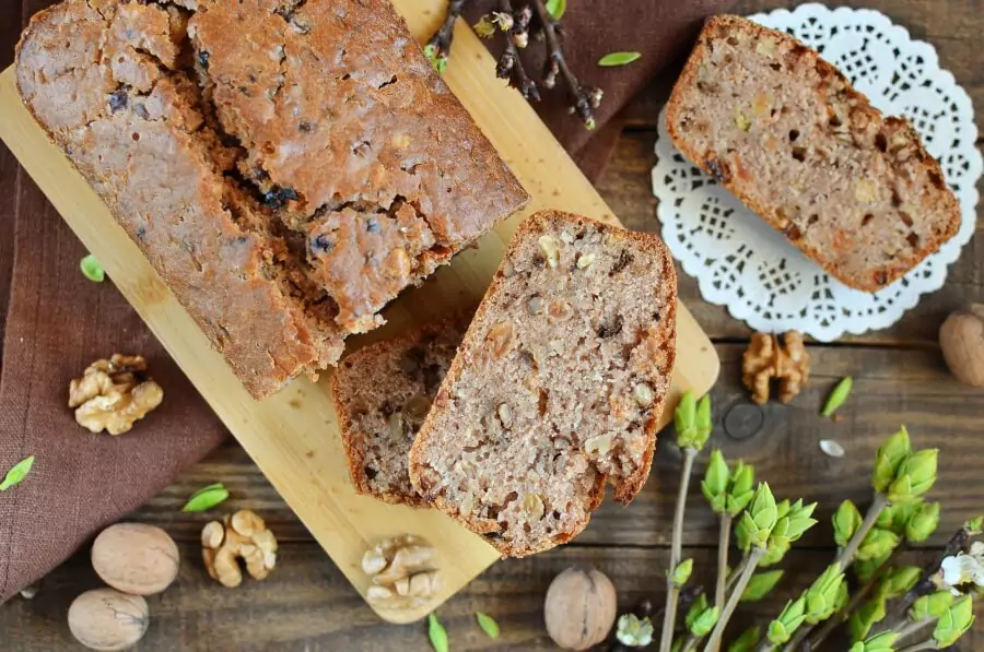 Raisin and Walnut Cake