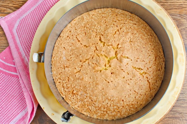 Raspberry Jelly Sponge Recipe - Cook.me Recipes