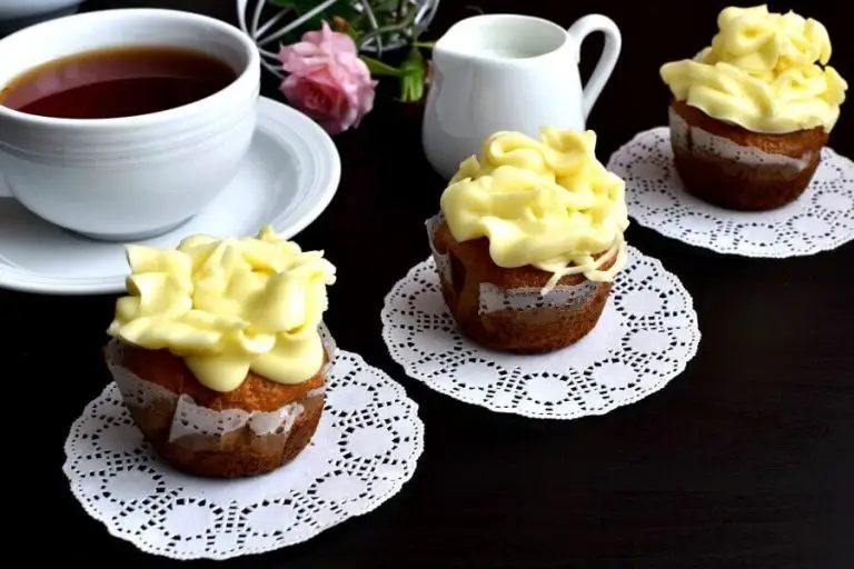 Step 10 - Vanilla-Frosted Cupcakes
