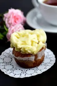 Vanilla-Frosted Cupcakes