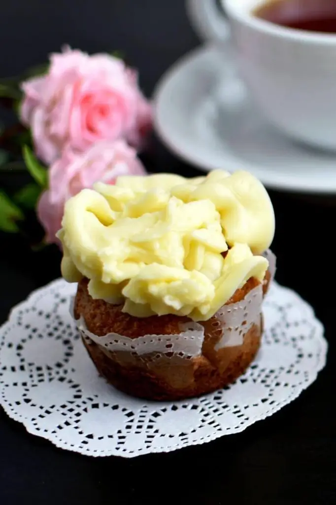 Vanilla-Frosted Cupcakes