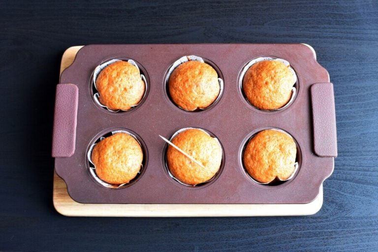 Step 7 - Vanilla-Frosted Cupcakes