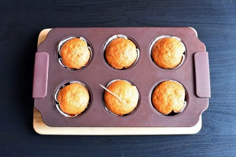 Step 7 - Vanilla-Frosted Cupcakes