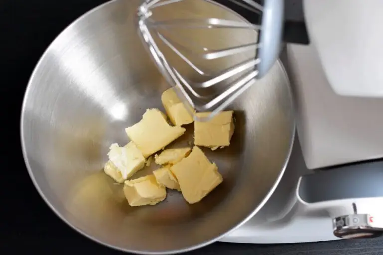 Step 8 - Vanilla-Frosted Cupcakes