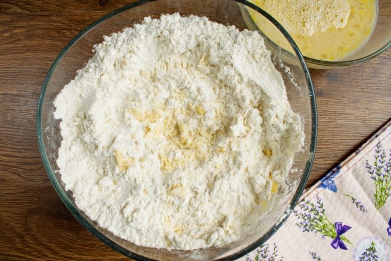 Step 4 - School Lunchroom Cafeteria Rolls