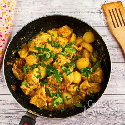 How to serve Bengali Chicken Curry with Potatoes