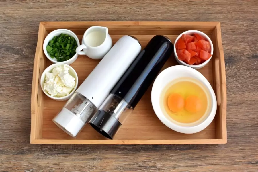 Ingredients for Keto Cream Cheese and Tomato Omelet with Chives