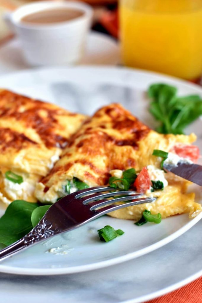 Keto Cream Cheese and Tomato Omelet with Chives