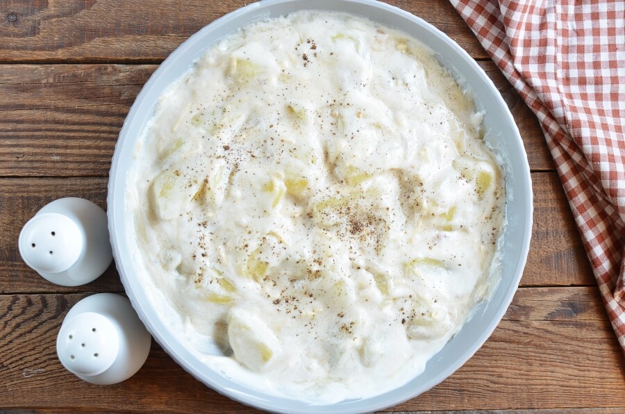 Easy Sour Cream Scalloped Potatoes recipe - step 5