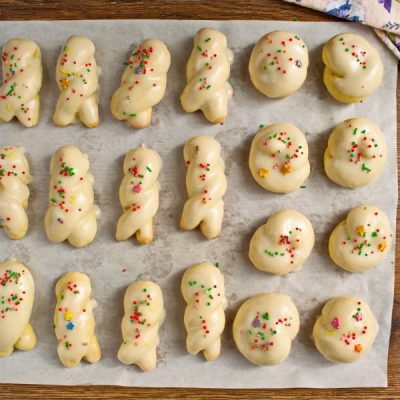 How to serve Italian Easter Cookies