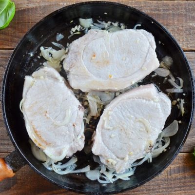 Smothered Pork Chops recipe - step 3