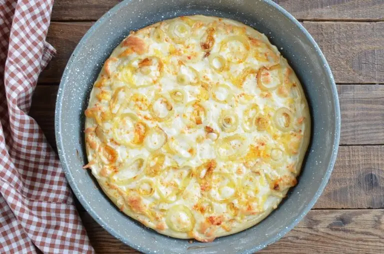 Step 10 - White and Gold Pizza