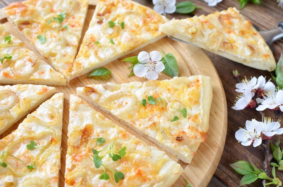 White and Gold Pizza