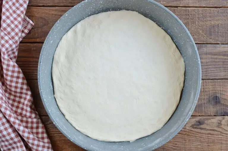 Step 3 - White and Gold Pizza