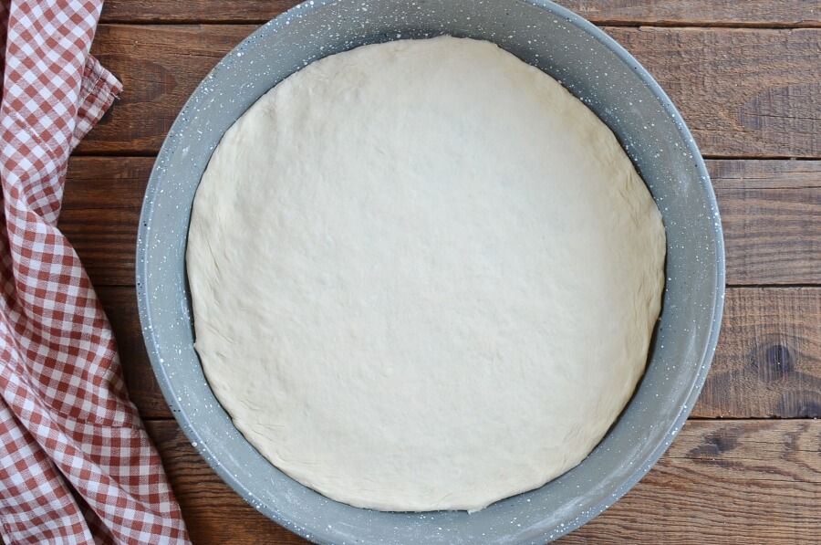 White and Gold Pizza recipe - step 3