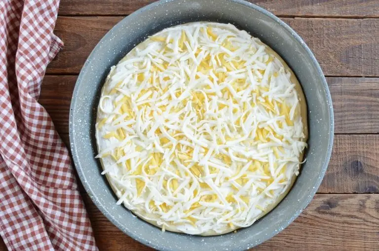 Step 9 - White and Gold Pizza