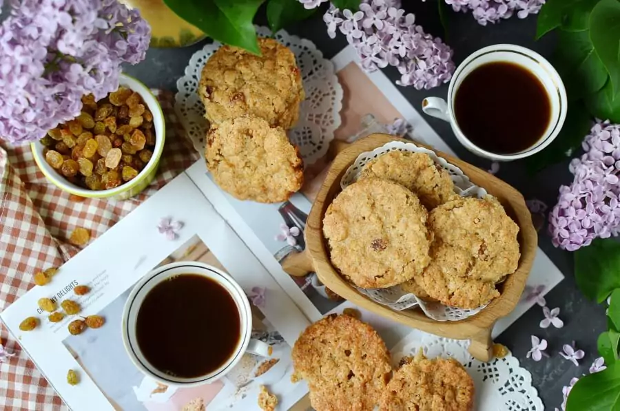 Spicy Oatmeal Raisin Cookies