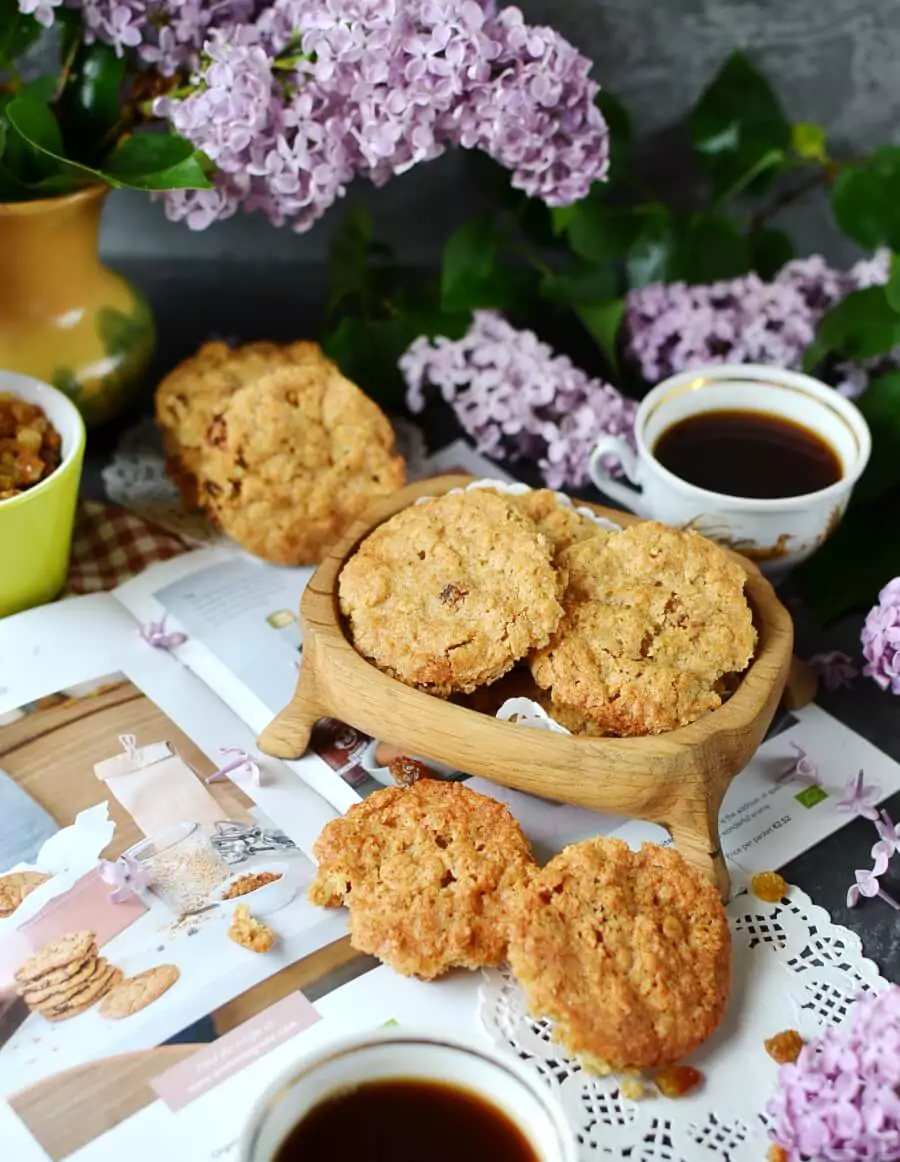 Spicy Oatmeal Raisin Cookies