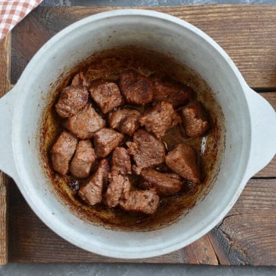 Egyptian Lahma Bil Basal (Beef in Rich Onion Sauce) recipe - step 1