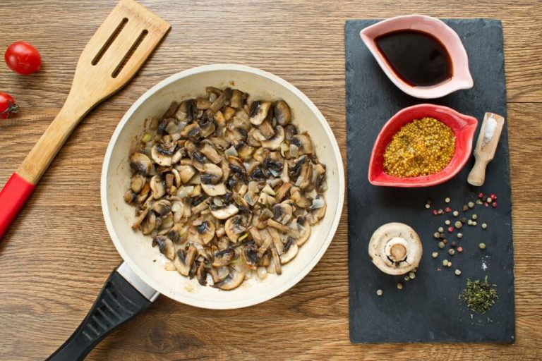 Flank Steak with Creamy Mushroom Sauce Recipe - Cook.me Recipes