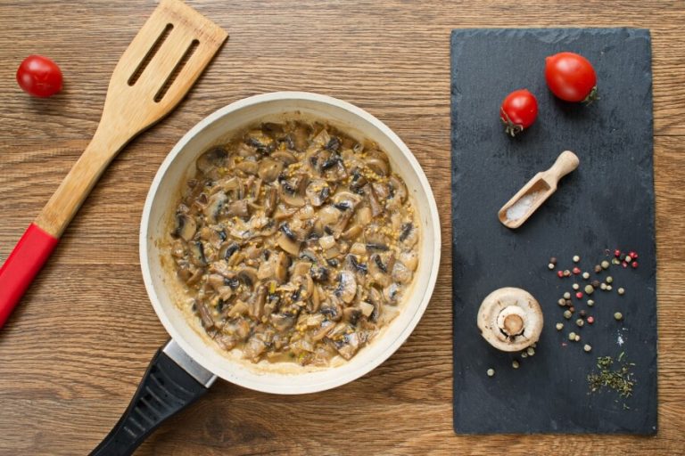 Flank Steak with Creamy Mushroom Sauce Recipe - Cook.me Recipes