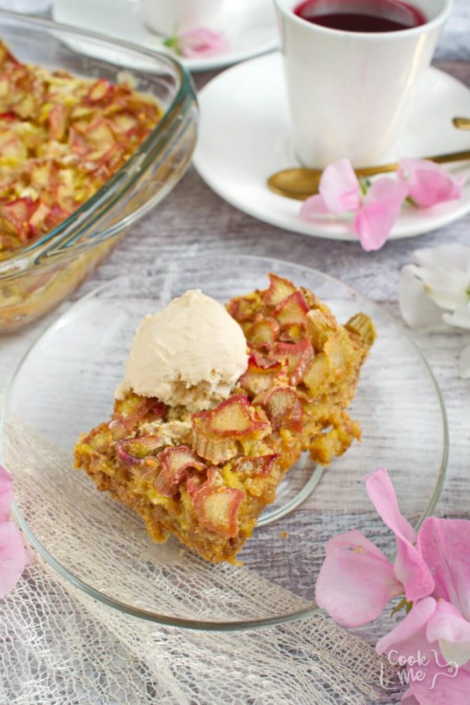 Rich and sweet rhubarb pie