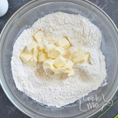 Garlic Scape and Gruyere Biscuits recipe - step 3