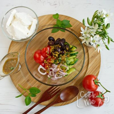 Greek Tomato Salad recipe - step 2