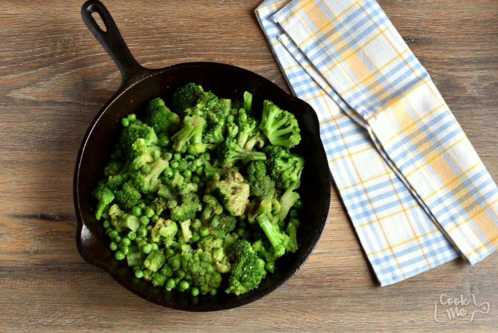 Lemony Broccoli Salad With Chickpeas and Feta recipe - step 2
