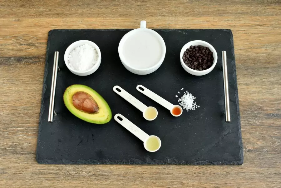 Ingredients for Keto Low Carb Mint and Chocolate Chip Ice Cream
