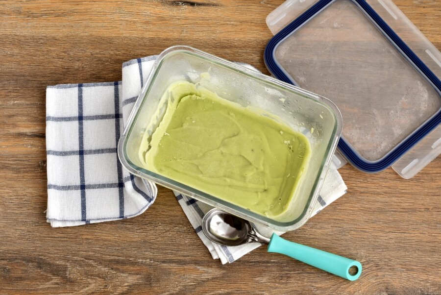 Keto Low Carb Mint and Chocolate Chip Ice Cream recipe - step 4