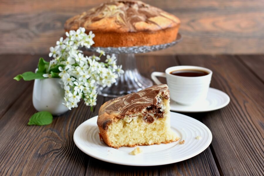 How to serve Easy Marble Cake