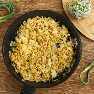 Orzo With Shiitake and Garlic Scapes recipe - step 3